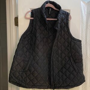 Athleta Whisper black Quilted Puffer Vest